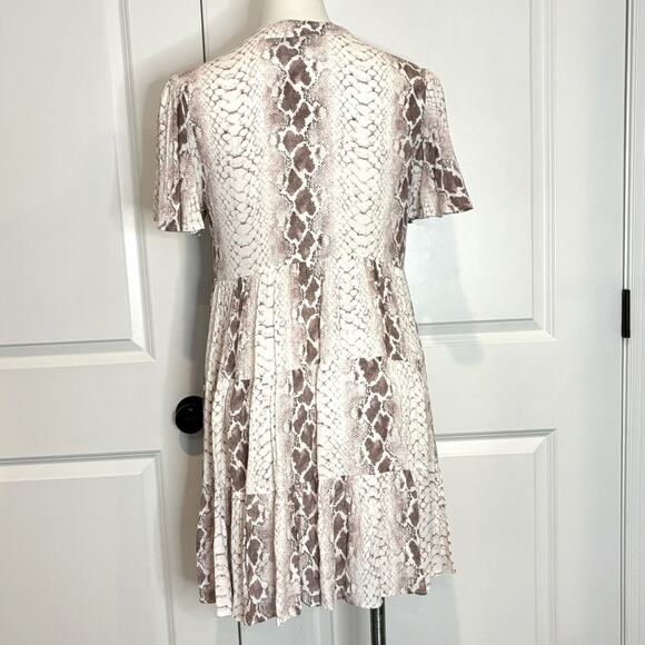 Liza Byrd White Tan Snake Print Short Flutter Sleeve Tiered Short Dress S - Picture 7 of 9